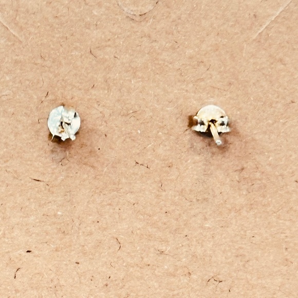 925 Sterling silver Genuine Freshwater Pearl Post Earrings 8.2mm - Picture 4 of 7